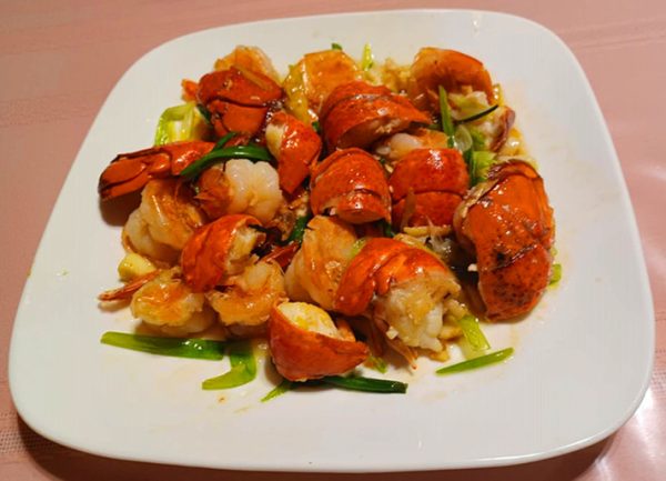 E~14. Salt and pepper lobster (Has shell)<Br>  椒盐龙虾